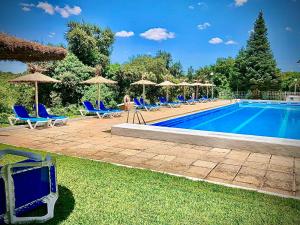 Bazén v ubytování Hotel Tugasa El Almendral nebo v jeho okolí