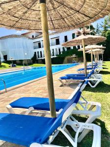 Bazén v ubytování Hotel Tugasa El Almendral nebo v jeho okolí