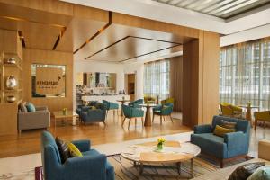 Area tempat duduk di DoubleTree by Hilton Dubai Jumeirah Beach