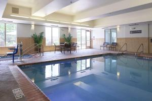 a large swimming pool in a hotel room at Hilton Garden Inn Evansville in Evansville