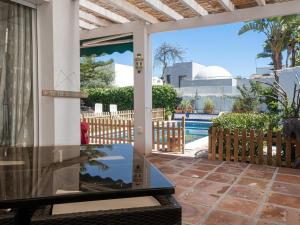 Bazén v ubytování Andalusian Delight Family Villa with 3 bedrooms with Amazing mountains Views nebo v jeho okolí