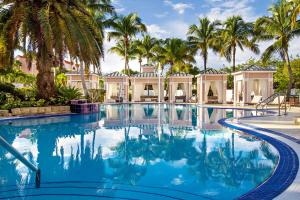 Bazén v ubytování DoubleTree by Hilton Grand Key Resort nebo v jeho okolí
