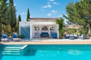The swimming pool at or close to La Esperanza Granada Luxury Hacienda & Private Villa