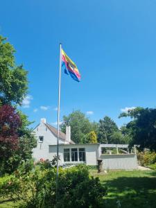 a flag flying in front of a house at Ferienhaus Am Fehntjer Tief in Emden