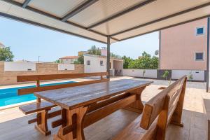 Bazén v ubytování Holiday home Natalia nebo v jeho okolí