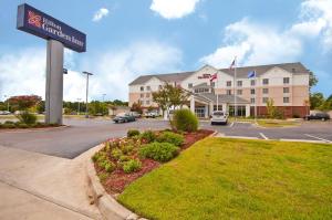 a sign for a hotel in front of a building at Hilton Garden Inn Jackson/Pearl in Pearl