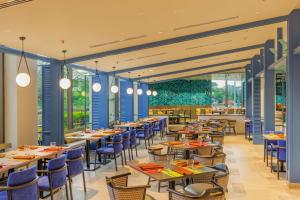 Restaurace v ubytování Hilton Kuching Hotel