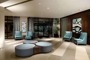 Posezení v ubytování DoubleTree by Hilton Monrovia - Pasadena Area