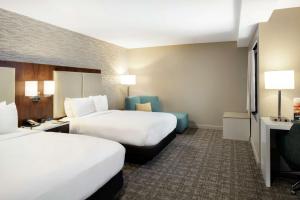 Postel nebo postele na pokoji v ubytování DoubleTree by Hilton Monrovia - Pasadena Area