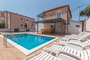 Bazén v ubytování Holiday home Natalia nebo v jeho okolí