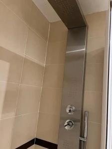 a shower in a bathroom with a shower at APARTAMENTO EN MARINA DOR (OROPESA) in Oropesa del Mar