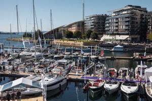 a bunch of boats docked in a marina with buildings at Leilighet midt i Oslo sentrum 2 soverom og stue in Oslo