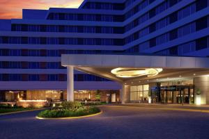 a large building with a lit up facade at night at Hilton McLean Tysons Corner in Tysons Corner