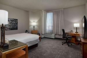 Postel nebo postele na pokoji v ubytování DoubleTree by Hilton Memphis Downtown