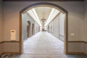 an archway leading into a hallway in a building at Hilton Memphis in Memphis
