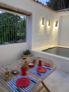 Bazén v ubytování LosGuachos_ casa rural nebo v jeho okolí