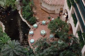 Embassy Suites by Hilton Milpitas Silicon Valley外面的花园