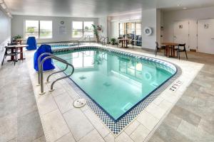 a large swimming pool in a hotel room at Hilton Madison Monona Terrace in Madison