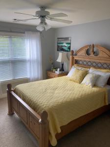 a bedroom with a bed and a ceiling fan at Casa Cool in Braselton