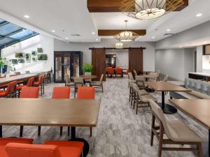 Ресторан / где поесть в Hilton Chicago/Oak Lawn