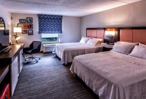 Postel nebo postele na pokoji v ubytování Hampton Inn & Suites Staten Island