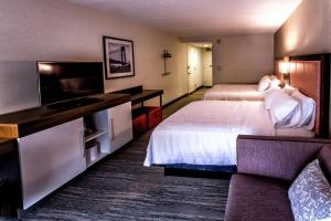 Postel nebo postele na pokoji v ubytování Hampton Inn & Suites Staten Island