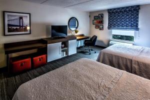 Postel nebo postele na pokoji v ubytování Hampton Inn & Suites Staten Island