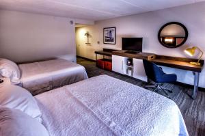 Postel nebo postele na pokoji v ubytování Hampton Inn & Suites Staten Island