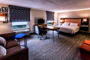 Postel nebo postele na pokoji v ubytování Hampton Inn & Suites Staten Island
