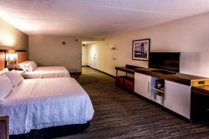 Postel nebo postele na pokoji v ubytování Hampton Inn & Suites Staten Island