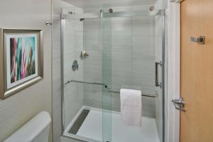 Phòng tắm tại DoubleTree by Hilton Irvine Spectrum