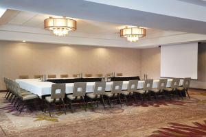Khu vực hỗ trợ khách đi công tác/phòng hội thảo tại DoubleTree by Hilton Irvine Spectrum