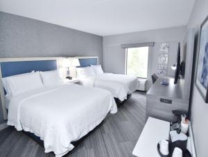 Katil atau katil-katil dalam bilik di Hampton Inn Auburn +20 gambar