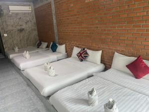 Postel nebo postele na pokoji v ubytování Irak Resort Ao Manao 