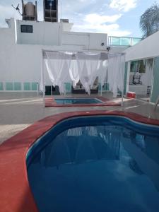 a car parked next to a swimming pool at Casa del lago in Tequesquitengo