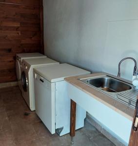 a kitchen with a sink and a washing machine at Къмпинг за Каравани и Кемпери Барите - Caravan Pitch Park Barite in Varna City