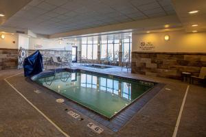 a large swimming pool in a large building at Hilton Garden Inn Rapid City in Rapid City