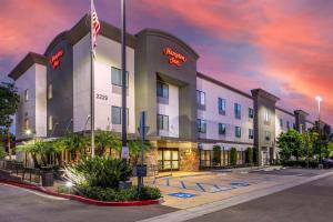 una representación de la parte delantera de un hotel en Hampton Inn Carlsbad North San Diego County, en Carlsbad