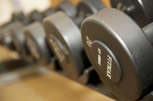 a row of dumbbells lined up in a row at Hilton Garden Inn New Braunfels in New Braunfels