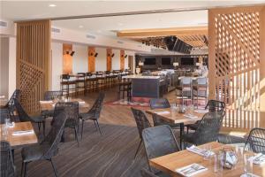 塞多纳钟岩希尔顿酒店餐厅或其他用餐的地方