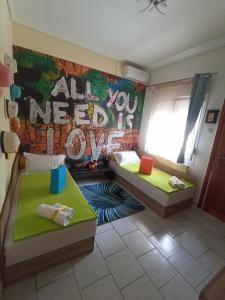 A bed or beds in a room at KIKI APARTMENT