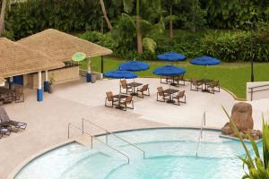 Bazén v ubytování Embassy Suites by Hilton San Juan - Hotel & Casino nebo v jeho okolí