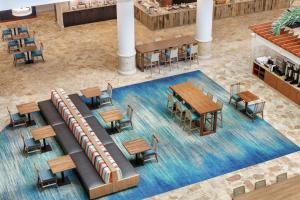 Bazén v ubytování Embassy Suites by Hilton San Juan - Hotel & Casino nebo v jeho okolí