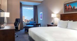 Postel nebo postele na pokoji v ubytování Hilton Saint John