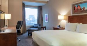 Postel nebo postele na pokoji v ubytování Hilton Saint John