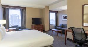 TV a/nebo společenská místnost v ubytování Hilton Saint John
