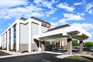 a rendering of the front of a hotel at Hampton Inn West Springfield in West Springfield