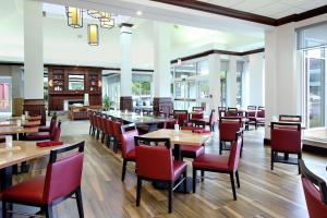 Ресторан / где поесть в Hilton Garden Inn Sonoma County Airport