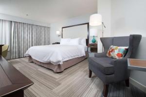 Llit o llits en una habitació de Hampton Inn Tiffin