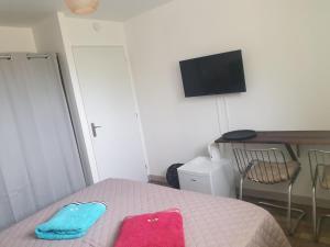 TV a/nebo společenská místnost v ubytování Chambre villa florecita